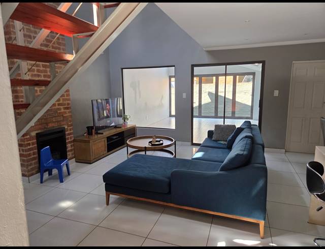 4 BEDROOM FREEHOLD FOR SALE IN WATERVAL EAST